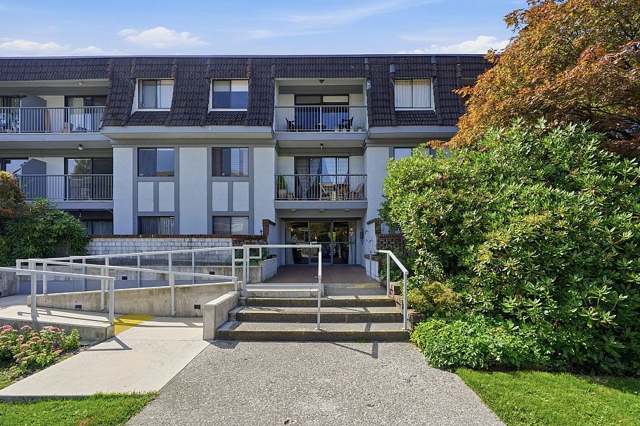 305 275 W 2nd Street North Vancouver, BC - 1