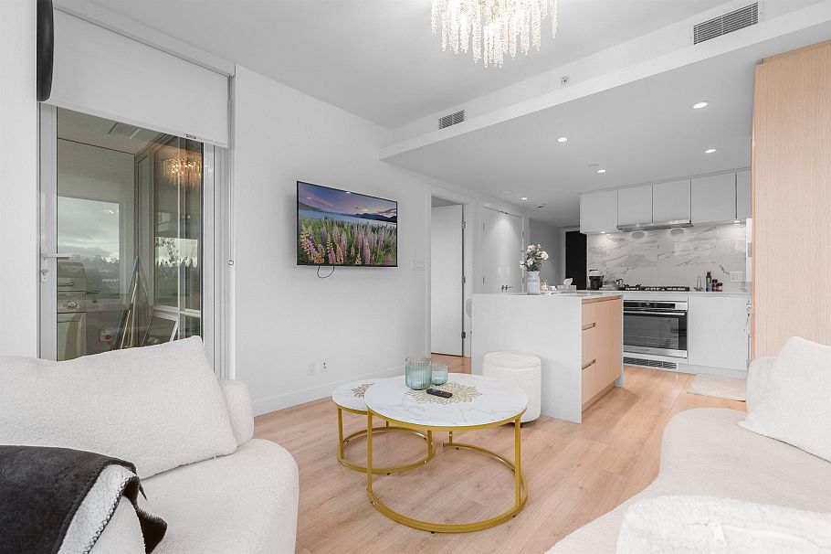 1902 1500 Fern Street North Vancouver, BC - 1