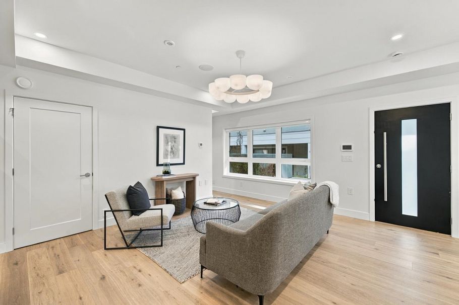 1145 W 33rd Avenue Vancouver, BC - 5