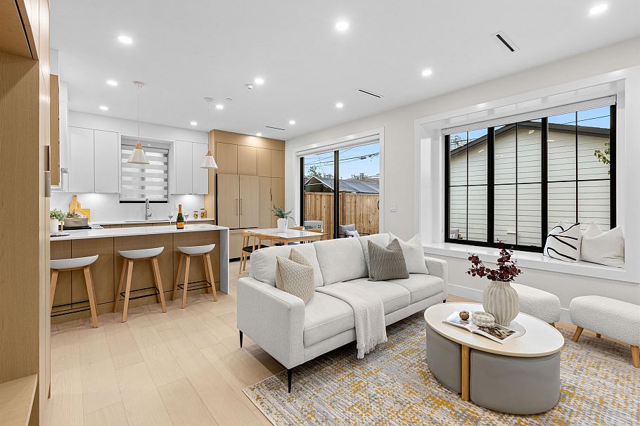 2 2211 Mannering Avenue Vancouver, BC - 2