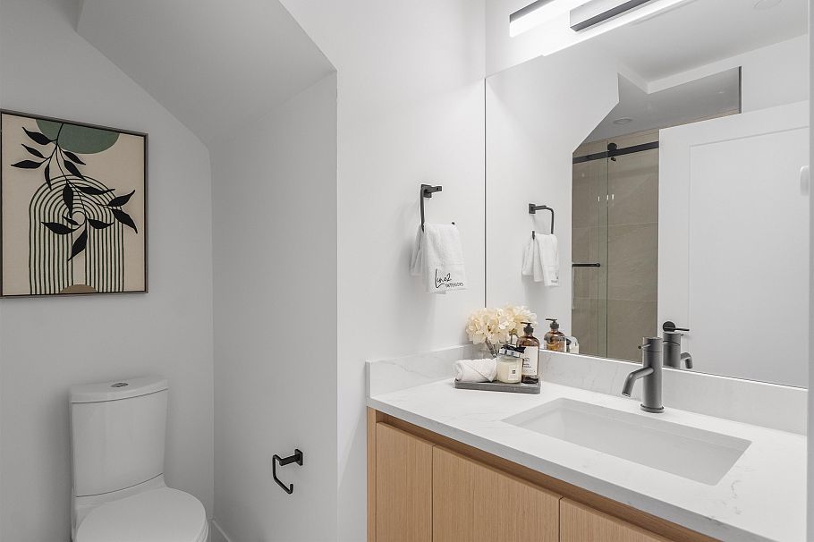 1012 W 52nd Avenue Vancouver, BC - 4