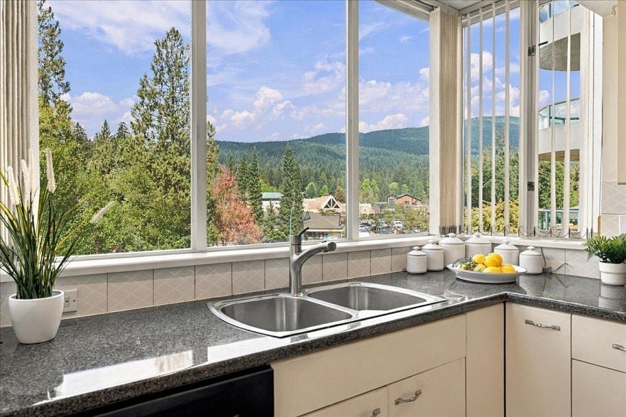 402 995 Roche Point Drive North Vancouver, BC - 16
