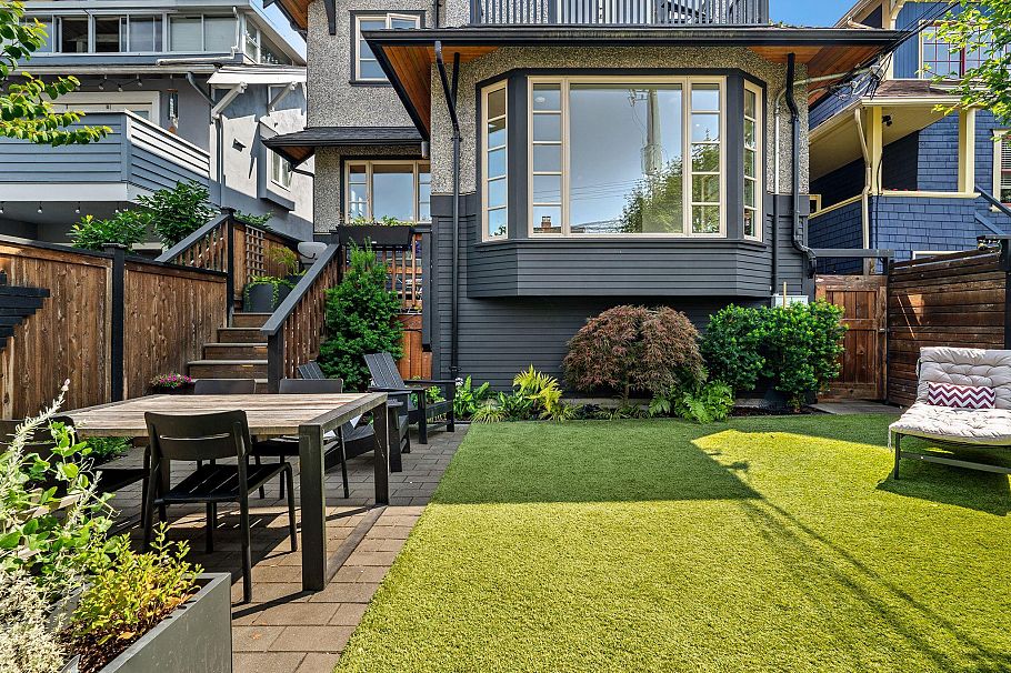 3261 W 2nd Avenue Vancouver, BC - 1