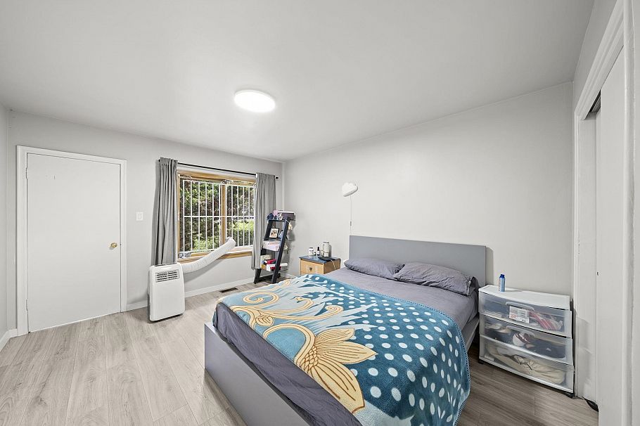 1534 W 71st Avenue Vancouver, BC - 4
