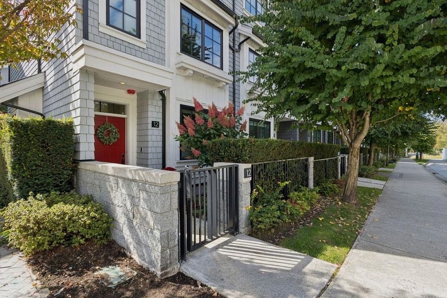 12 1133 Ridgewood Drive North Vancouver, BC - 39