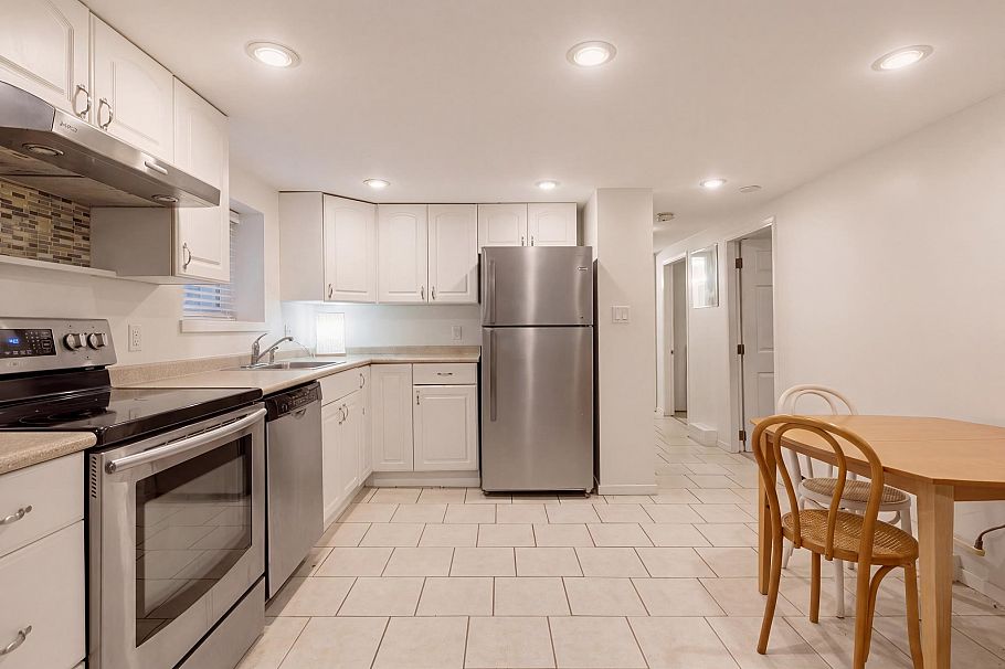 462 W 22nd Avenue Vancouver, BC - 29