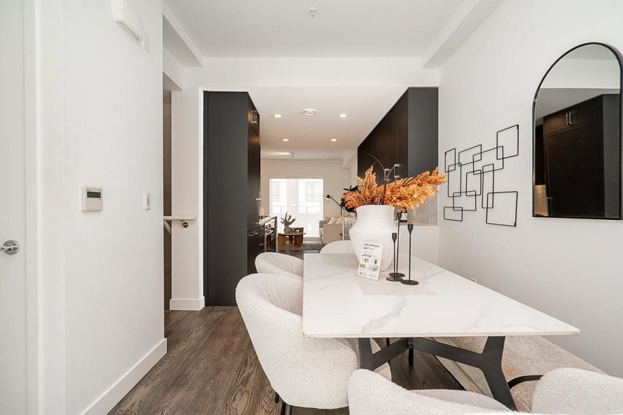 533 W 29th Avenue Vancouver, BC - 3