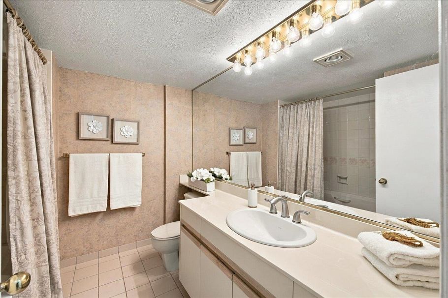 402 995 Roche Point Drive North Vancouver, BC - 21