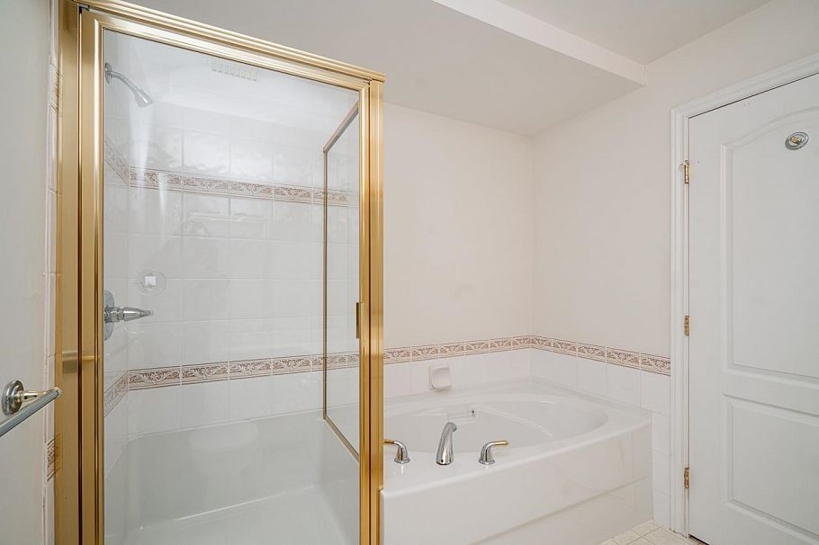 207 678 W Queens Road North Vancouver, BC - 16