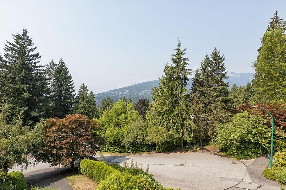 704 Maurelle Court North Vancouver, BC - 16
