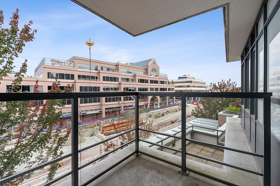 569 2080 West Broadway Street Vancouver, BC - 17