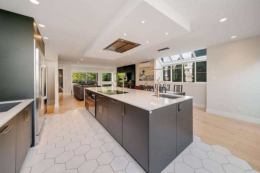 2022 Chesterfield Avenue North Vancouver, BC - 9