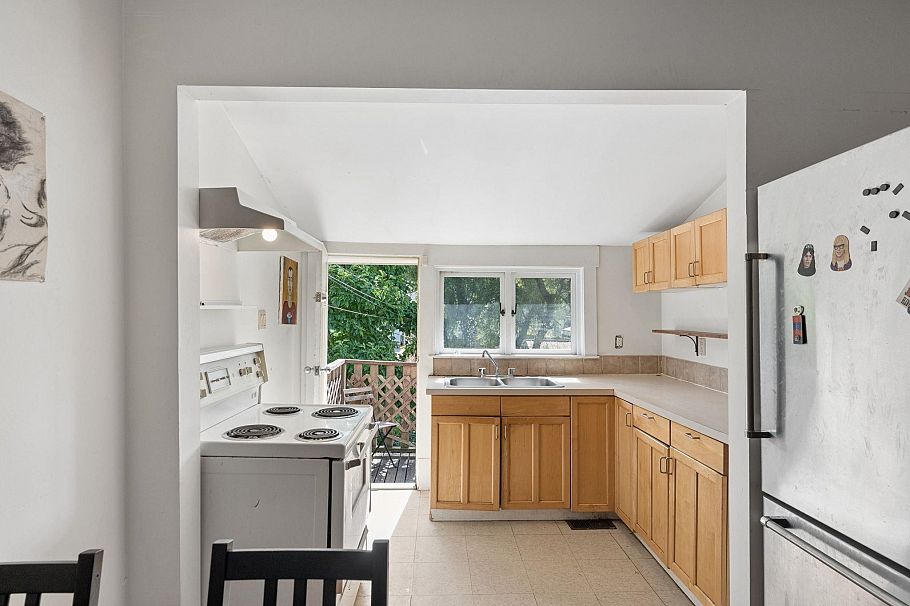 614 E 19th Avenue Vancouver, BC - 9