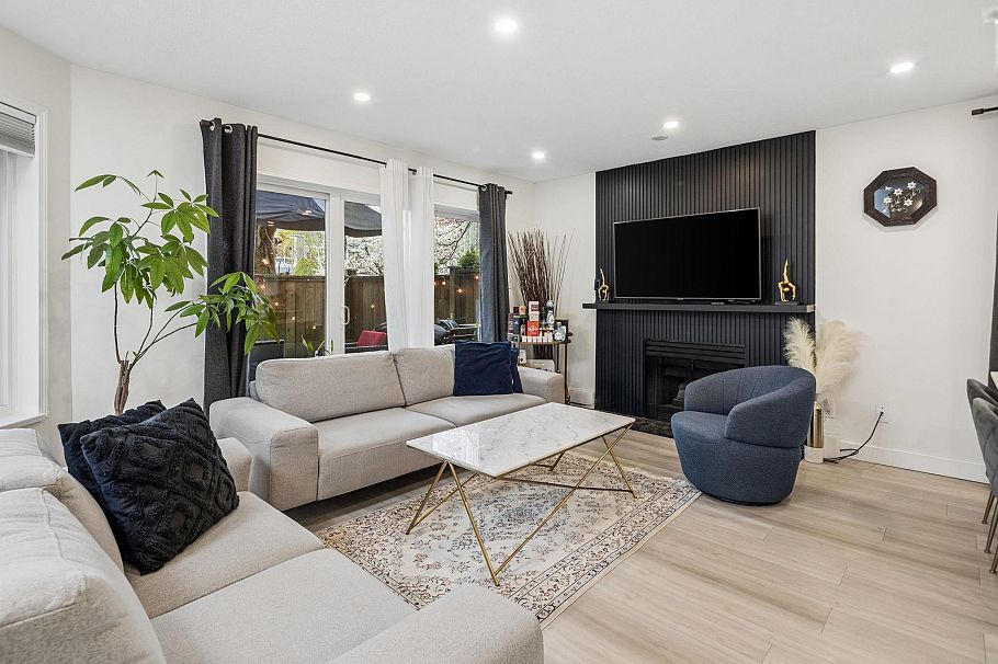 7 848 W 16th Street North Vancouver, BC - 9