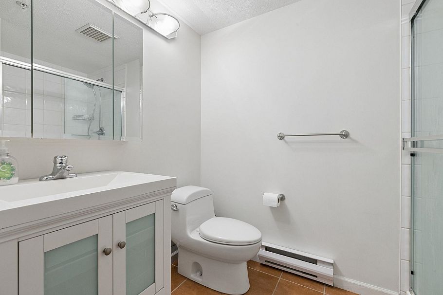 319 147 E 1st Street North Vancouver, BC - 31