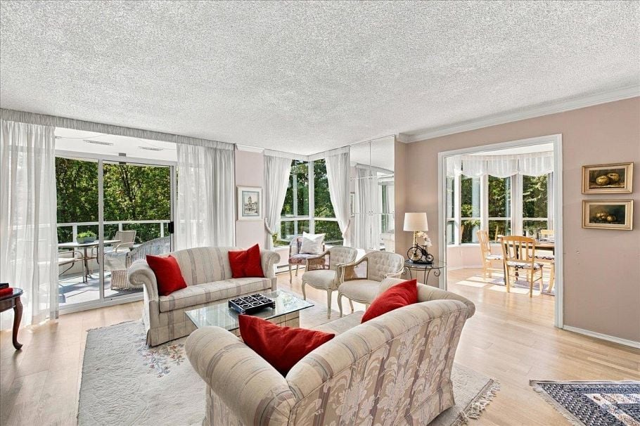 402 995 Roche Point Drive North Vancouver, BC - 2