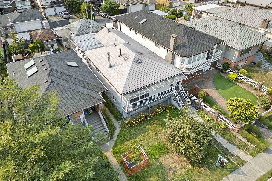 6777 Kerr Street Vancouver, BC - 1