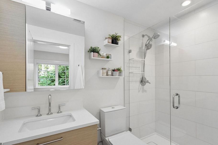 12 1133 Ridgewood Drive North Vancouver, BC - 25