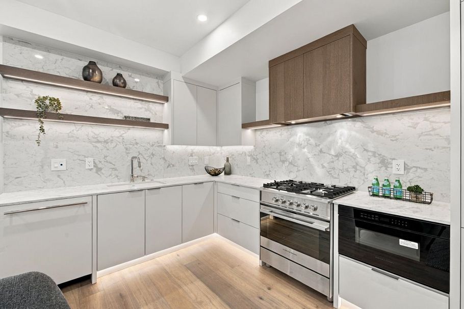 1145 W 33rd Avenue Vancouver, BC - 9