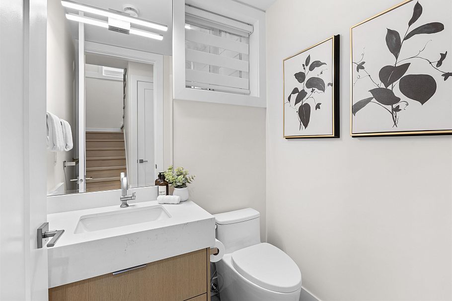 2 2211 Mannering Avenue Vancouver, BC - 9