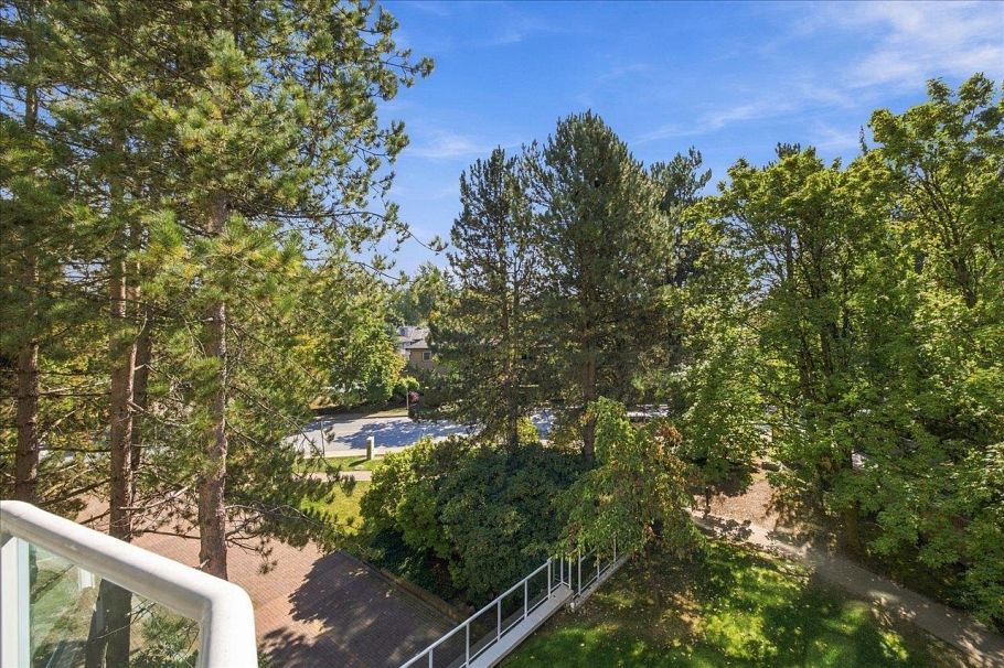 402 995 Roche Point Drive North Vancouver, BC - 29