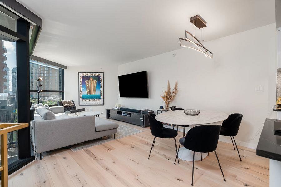 710 1050 Burrard Street Vancouver, BC - 10