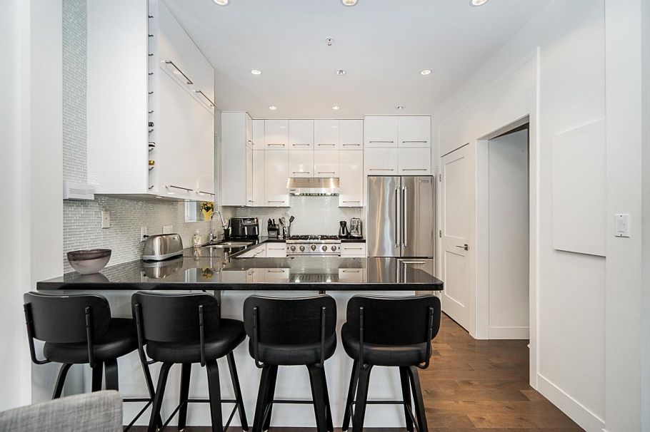 3328 W 7th Avenue Vancouver, BC - 10