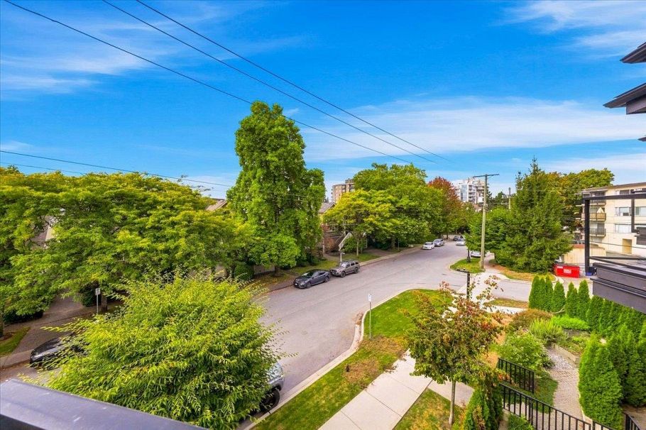 226 E 8th Street North Vancouver, BC - 24