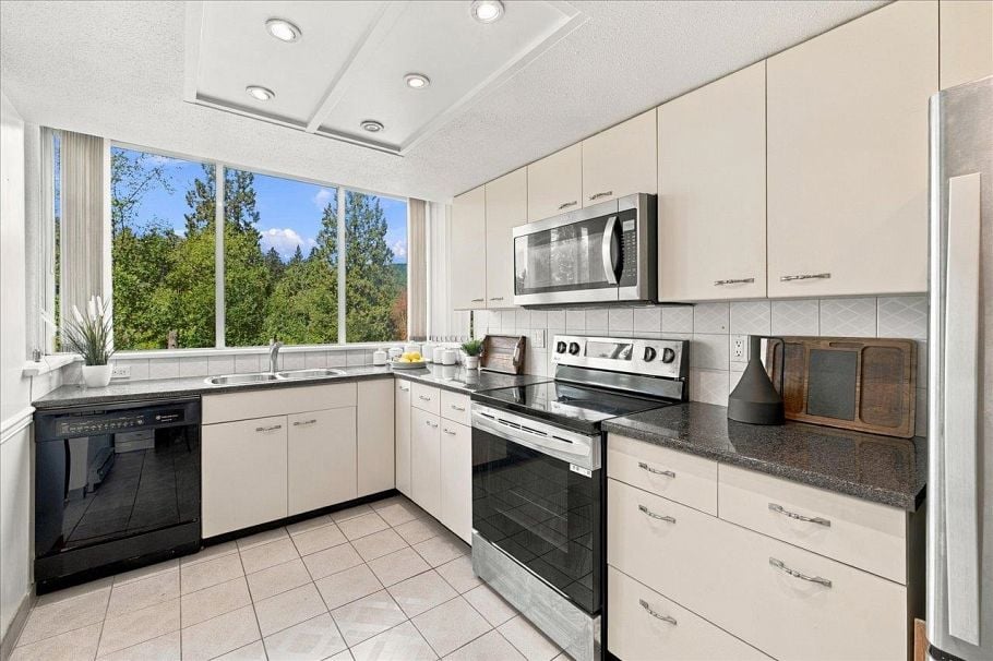 402 995 Roche Point Drive North Vancouver, BC - 14