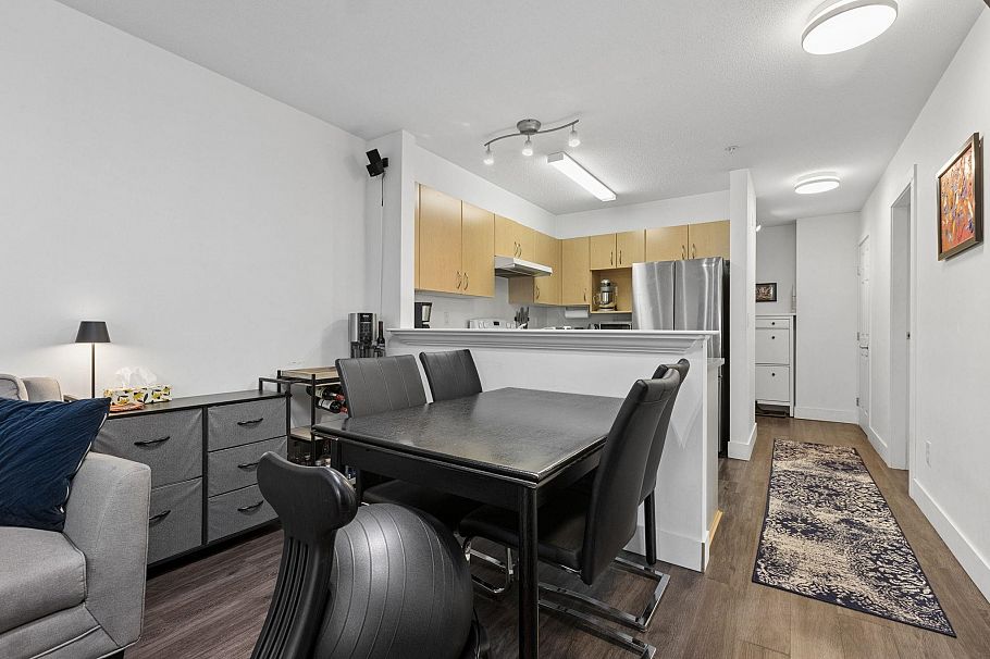 319 147 E 1st Street North Vancouver, BC - 18