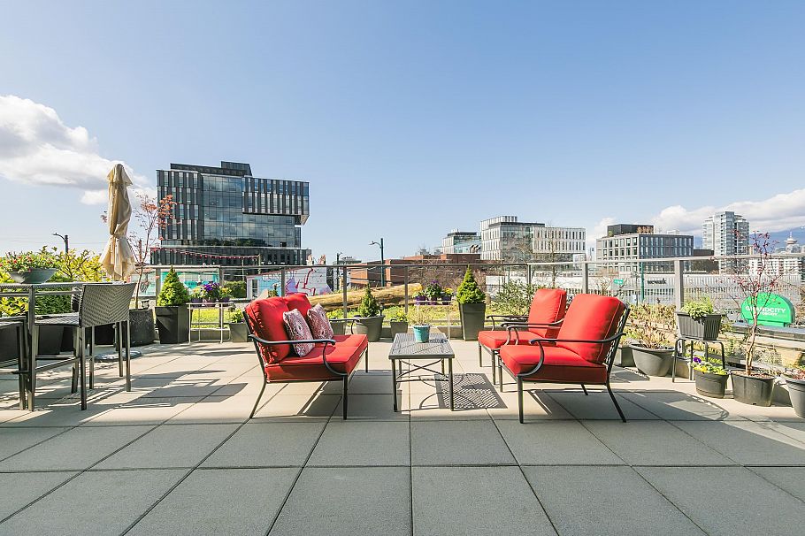 304 210 E 5th Avenue Vancouver, BC - 2