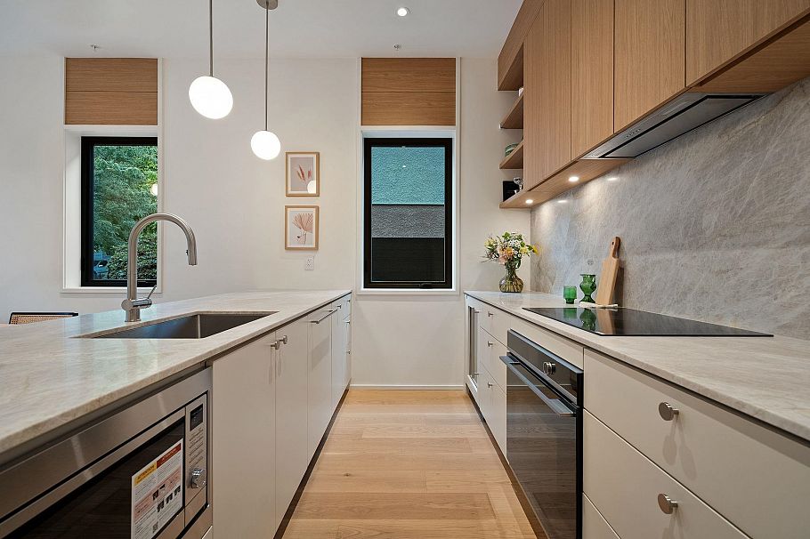 2 164 E 38th Avenue Vancouver, BC - 5
