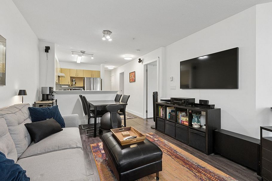 319 147 E 1st Street North Vancouver, BC - 17
