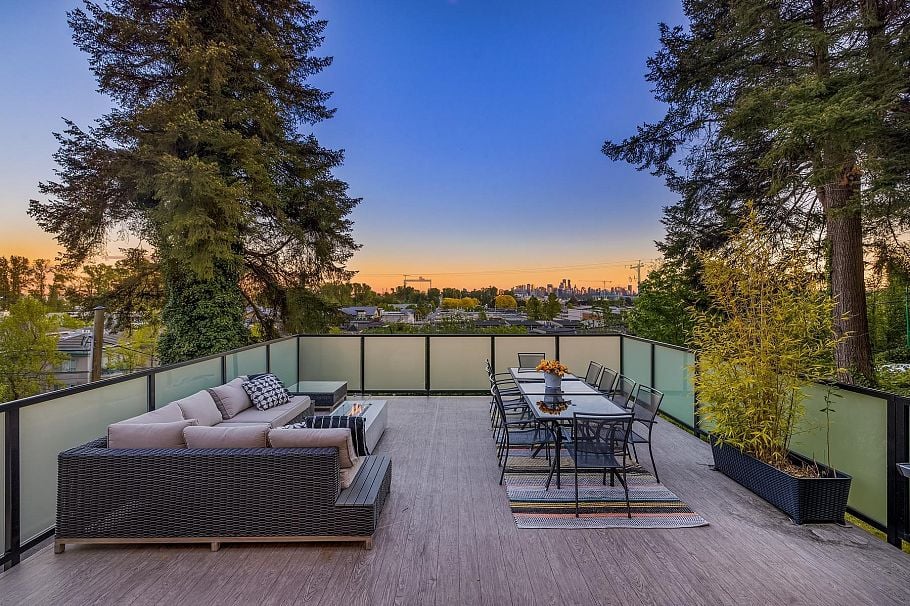 1152 W 17th Street North Vancouver, BC - 1