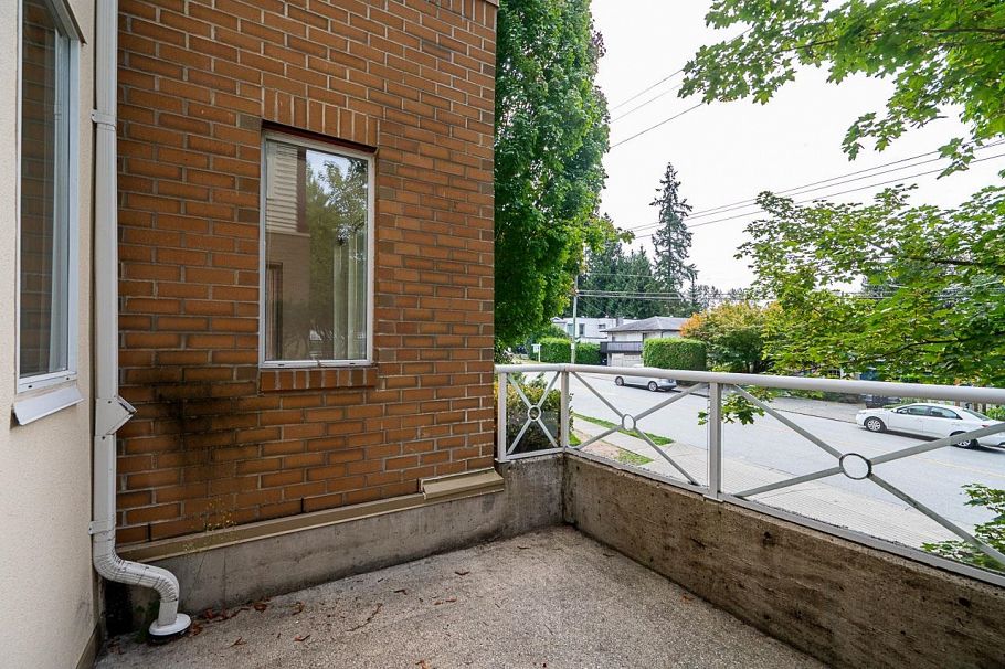 207 678 W Queens Road North Vancouver, BC - 27