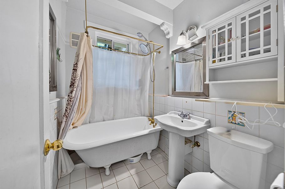 3519 W 14th Avenue Vancouver, BC - 27