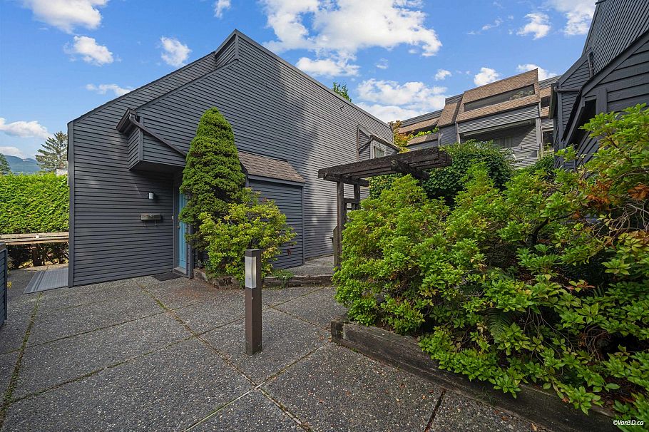 2022 Chesterfield Avenue North Vancouver, BC - 35