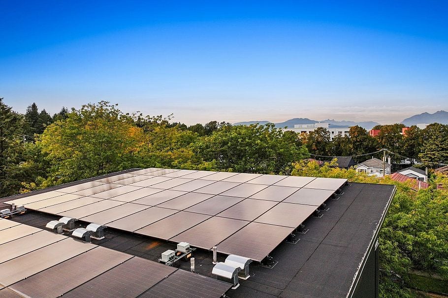 166 E 38th Avenue Vancouver, BC - 38