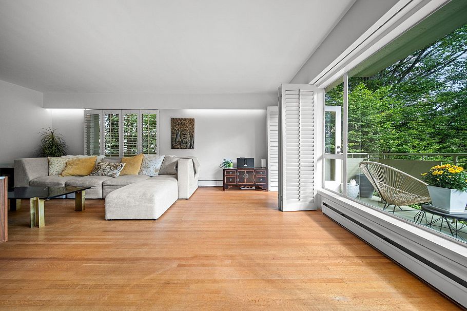 204 5475 Vine Street Vancouver, BC - 2