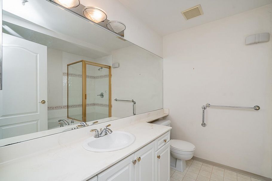 207 678 W Queens Road North Vancouver, BC - 15