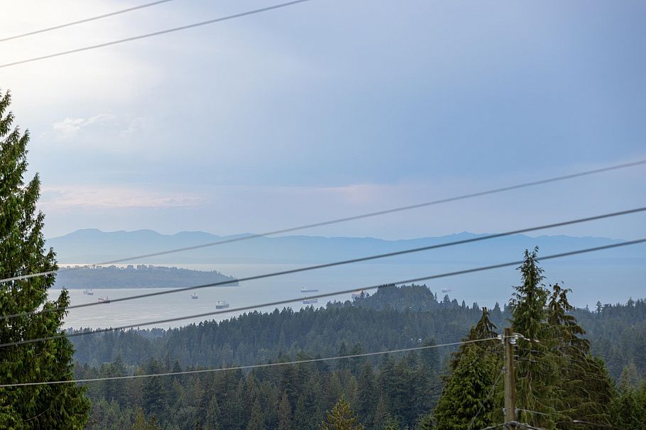 4716 Skyline Drive North Vancouver, BC - 31