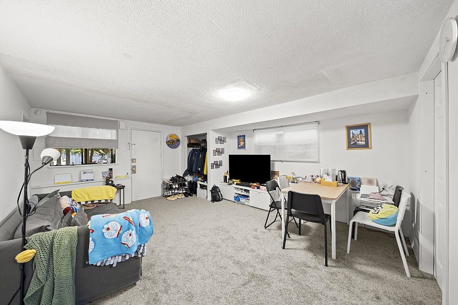 1534 W 71st Avenue Vancouver, BC - 23