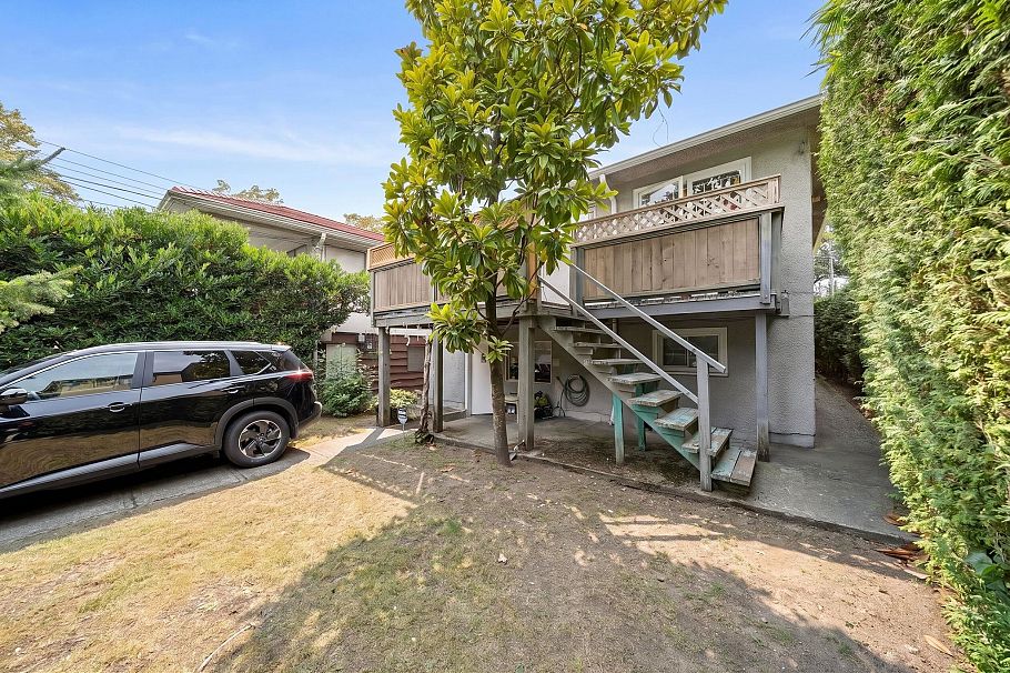 1534 W 71st Avenue Vancouver, BC - 20