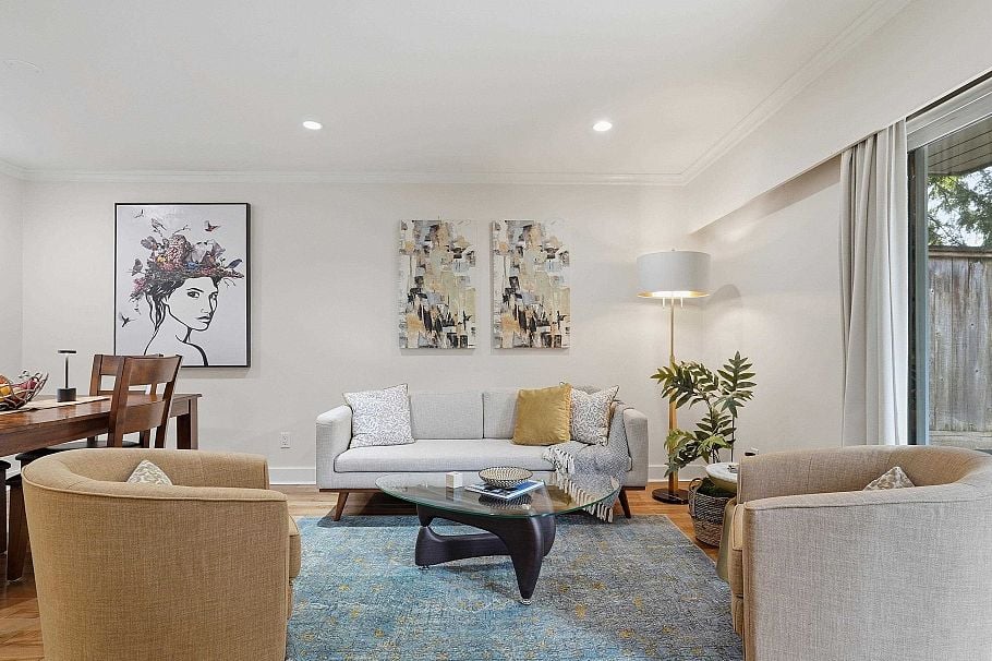 2329 Mountain Highway North Vancouver, BC - 12