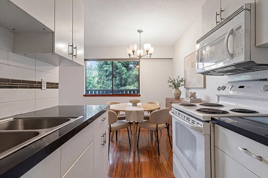 205 175 E 4th Street North Vancouver, BC - 4