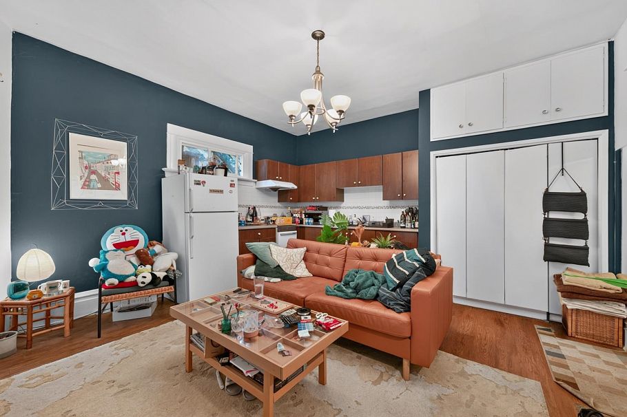 236 W 12th Avenue Vancouver, BC - 9