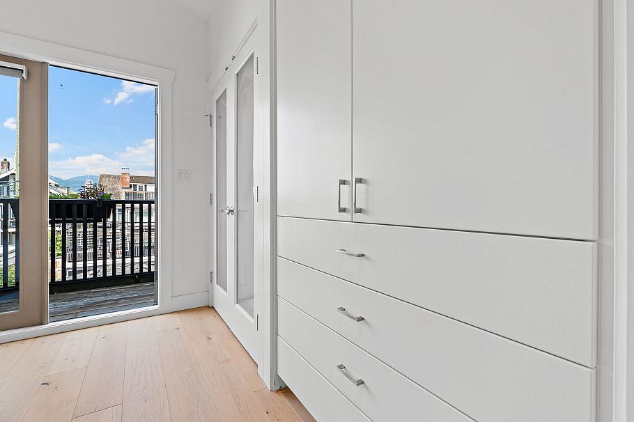 3261 W 2nd Avenue Vancouver, BC - 20