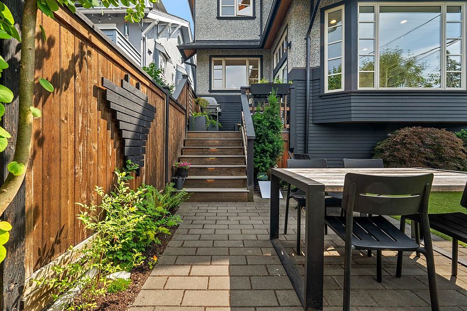 3261 W 2nd Avenue Vancouver, BC - 35