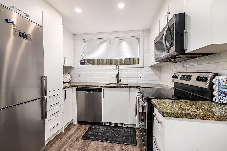 1152 W 17th Street North Vancouver, BC - 29