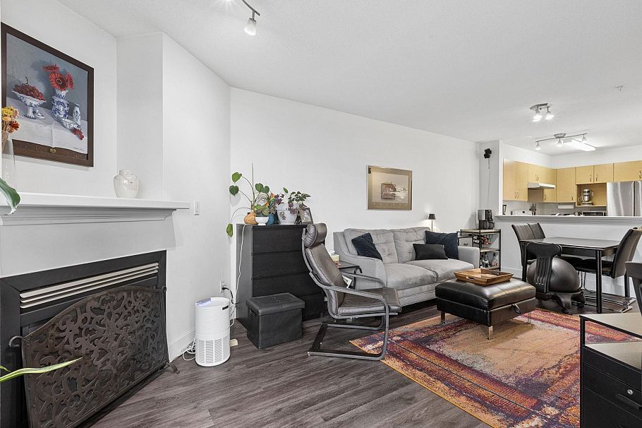 319 147 E 1st Street North Vancouver, BC - 14